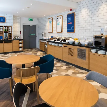 Hotel Express Centre By Ihg