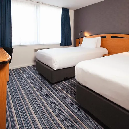 Hotel Express Centre By Ihg 3*