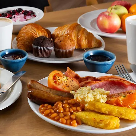 Express Centre By Ihg Hotel 3*