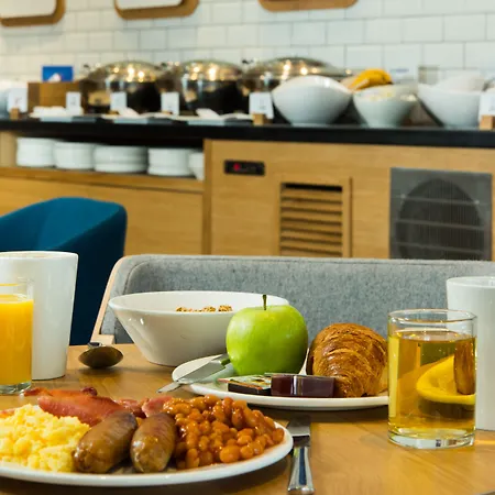 Express Centre By Ihg Hotel 3*