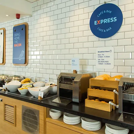 Hotel Express Centre By Ihg