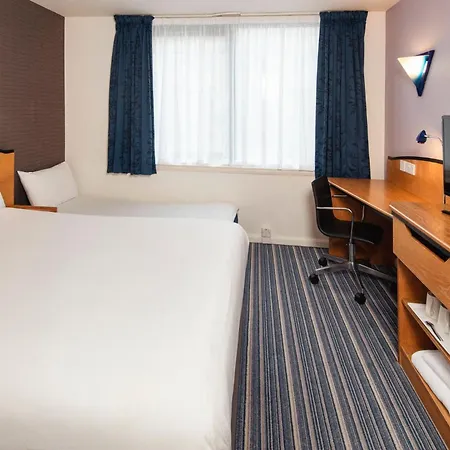 Express Centre By Ihg Hotell 3*