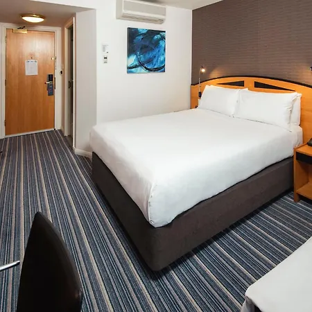 Express Centre By Ihg Hotell 3*