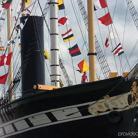 Express Centre By Ihg 3*